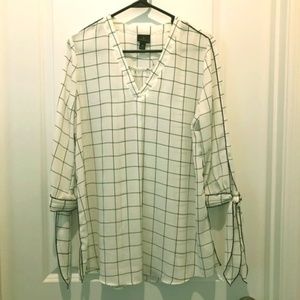 Blouse with 3/4 length tie sleeves